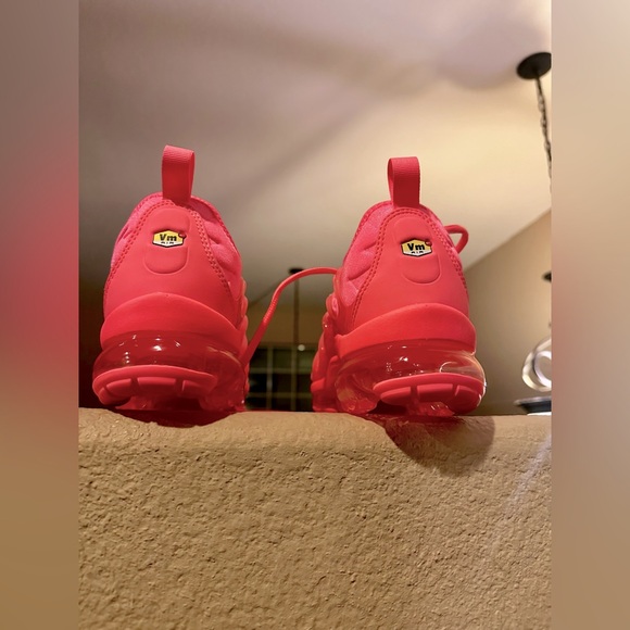 RARE color Nike Vapor Max Plus Sunset Pulse